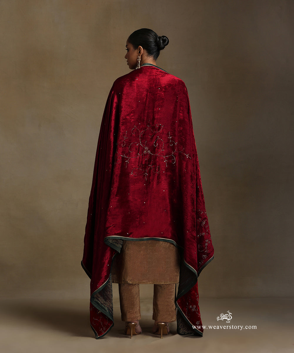 Red_Hand_Embroidered_Silk_Velvet_Doshala_With_Contrast_Chanderi_Tissue_Border_WeaverStory_03