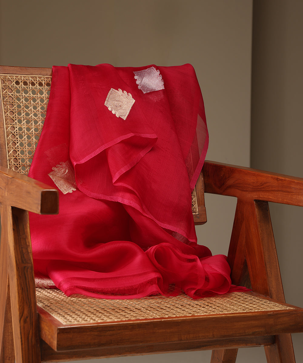 Ruby_Red_Handloom_Pure_Kora_Silk_Banarasi_Dupatta_With_Diamnond_Zari_Booti_WeaverStory_01