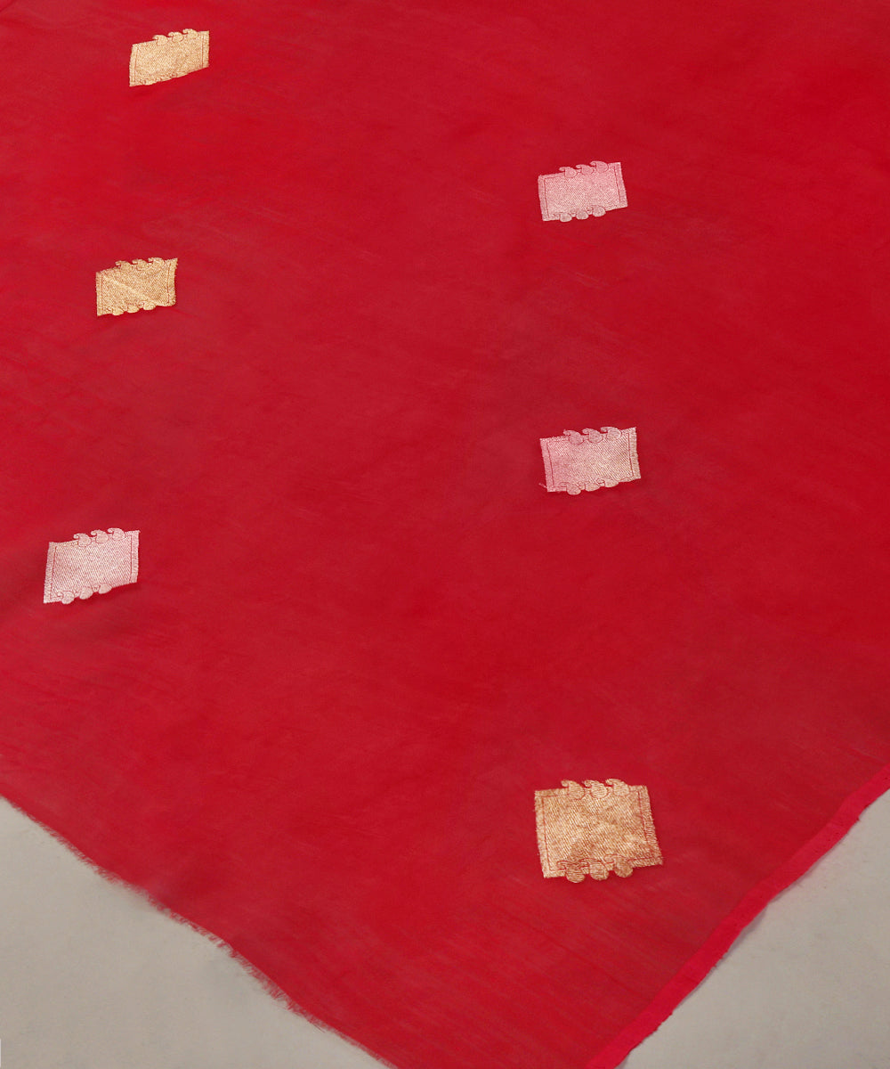 Ruby_Red_Handloom_Pure_Kora_Silk_Banarasi_Dupatta_With_Diamnond_Zari_Booti_WeaverStory_03