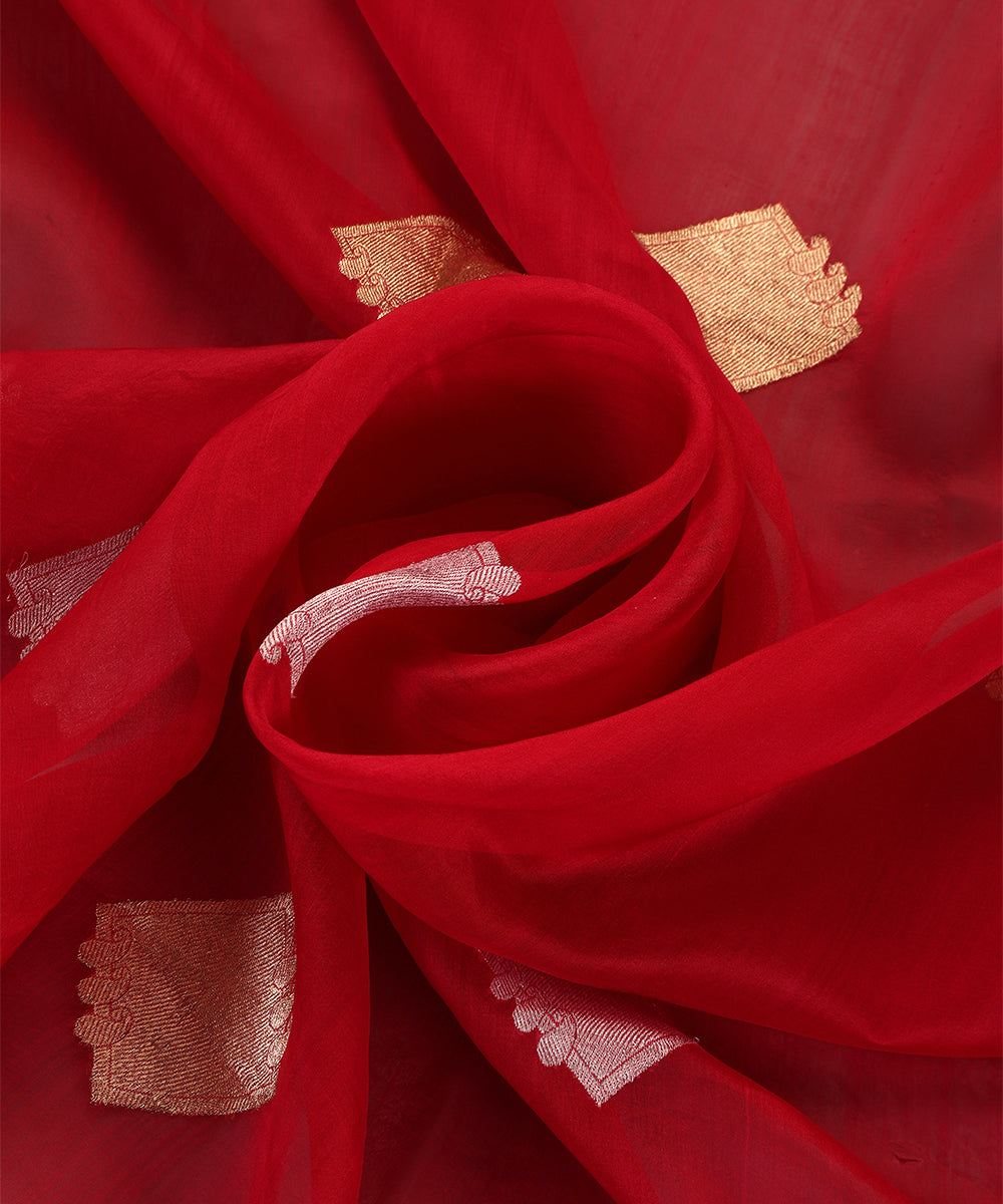 Ruby_Red_Handloom_Pure_Kora_Silk_Banarasi_Dupatta_With_Diamnond_Zari_Booti_WeaverStory_05