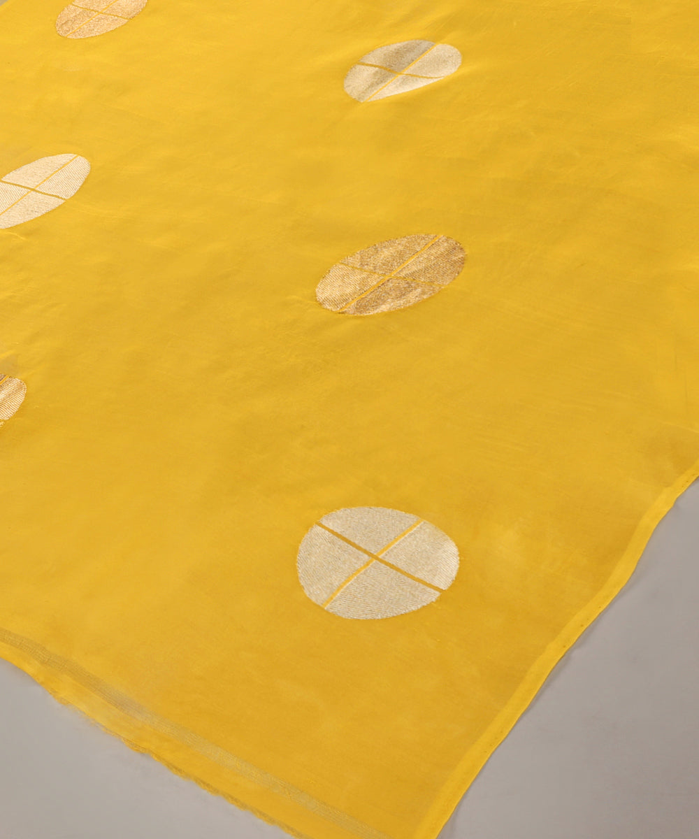 Mango_Yellow_Handloom_Pure_Kora_Silk_Banarasi_Dupatta_With_Zari_Booti_WeaverStory_03