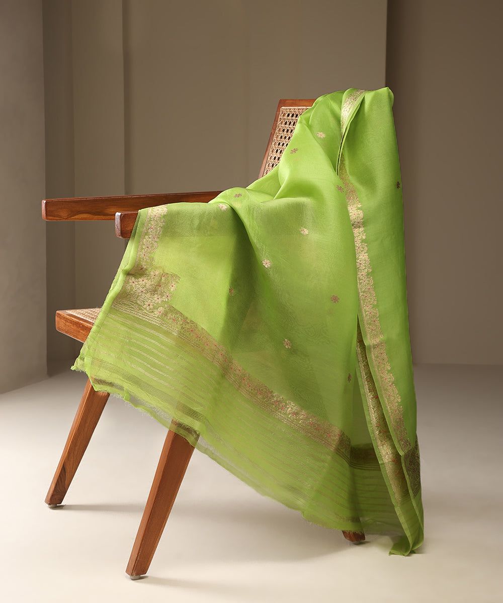 Green_Handloom_Pure_Kora_Silk_Banarasi_Dupatta_With_Booti_And_Zari_Border_WeaverStory_01