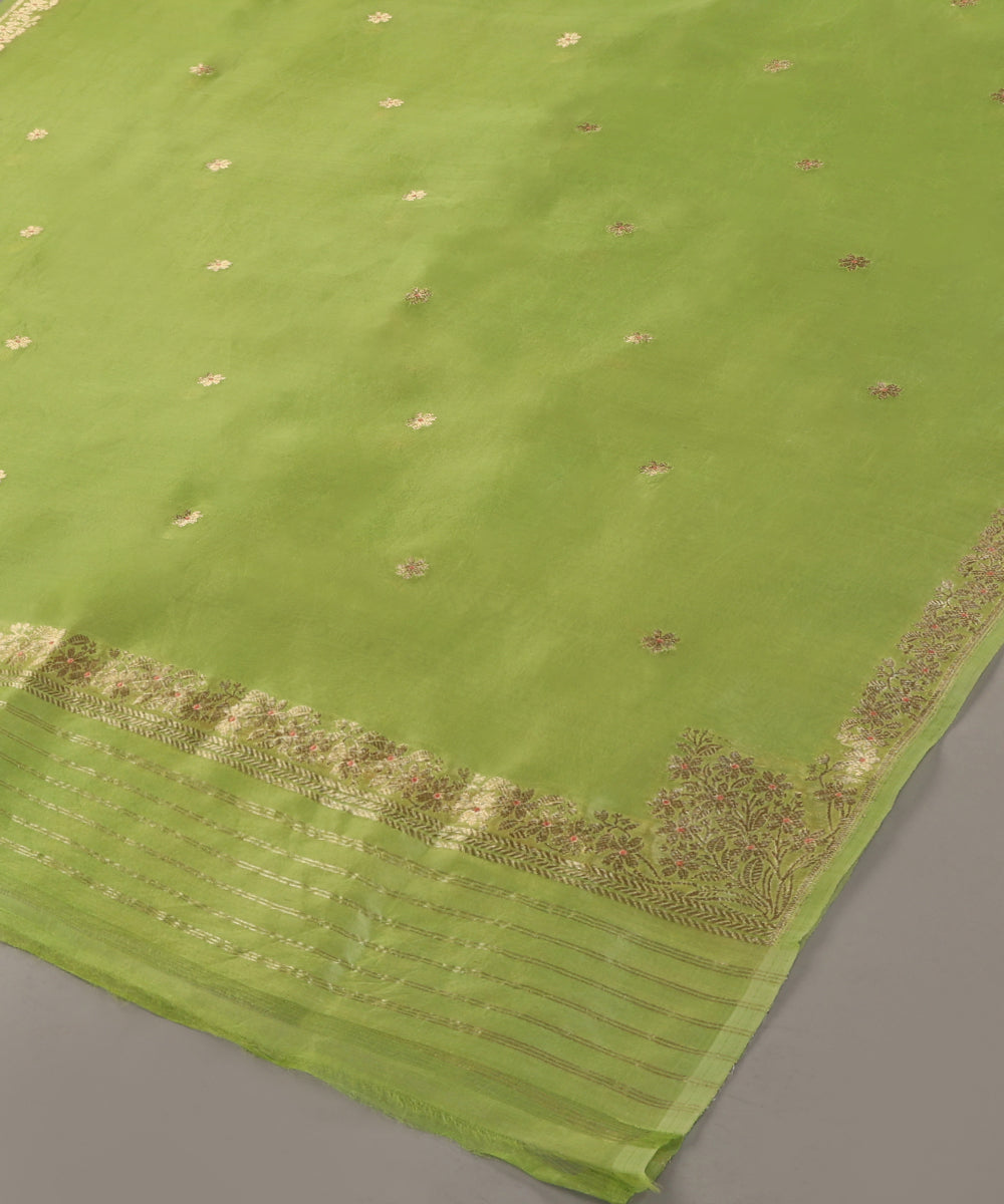 Green_Handloom_Pure_Kora_Silk_Banarasi_Dupatta_With_Booti_And_Zari_Border_WeaverStory_03