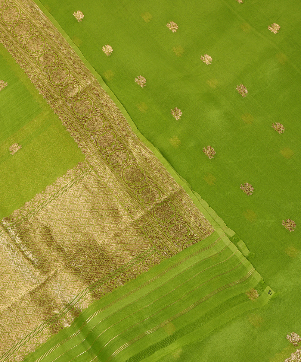 Paroot_Green_Handloom_Pure_Kora_Silk_Banarasi_Dupatta_With_Kadhwa_Booti_And_Floral_Jaal_WeaverStory_04