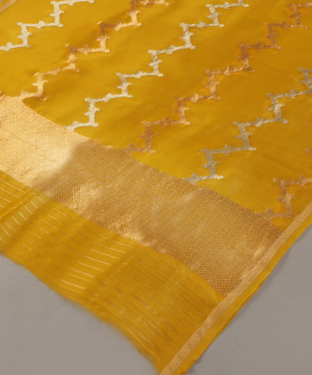 Handloom_Yellow_Pure_Kora_Silk_Banarasi_Dupatta_With_Zari_Jaal_WeaverStory_03