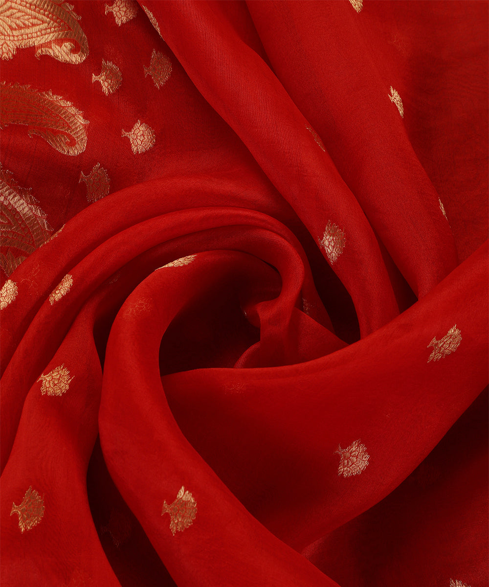 Handloom_Red_Pure_Kora_Silk_Banarasi_Dupatta_With_Paisley_Border_WeaverStory_05