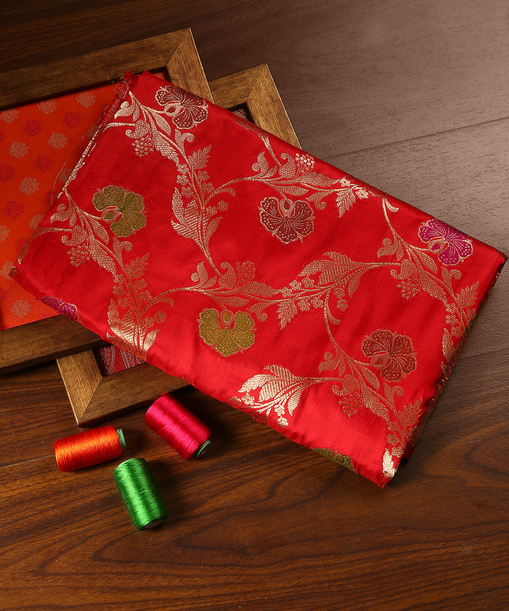 Red_Handloom_Pure_Katan_Silk_Banarasi_Dupatta_With_Meenakari_And_Jaal_WeaverStory_01