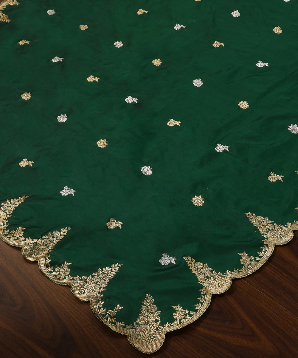 Handloom_Green_Pure_Katan_Silk_Banarasi_Dupatta_With_Scalloped_Border_And_Kadhwa_Booti_WeaverStory_03