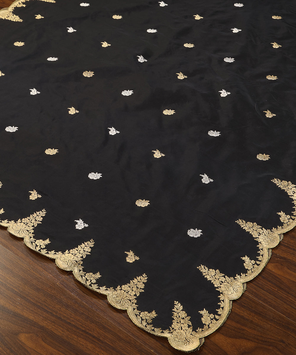 Handloom_Black_Pure_Katan_Silk_Banarasi_Dupatta_With_Scalloped_Border_And_Kadhwa_Booti_WeaverStory_03