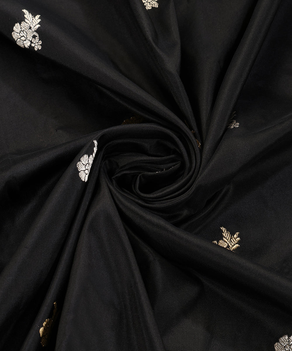 Handloom_Black_Pure_Katan_Silk_Banarasi_Dupatta_With_Scalloped_Border_And_Kadhwa_Booti_WeaverStory_05