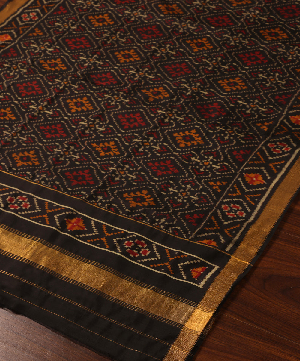 Handloom_Black_Pure_Mulberry_Silk_Ikat_Patola_Dupatta_With_Tissue_Border_WeaverStory_03