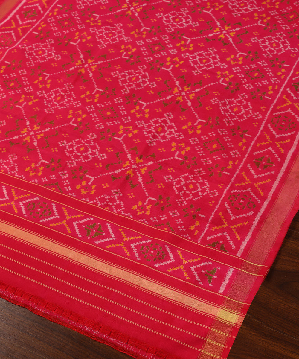 Handloom_Red_And_Pink_Pure_Mulberry_Silk_Ikat_Patola_Dupatta_WeaverStory_03