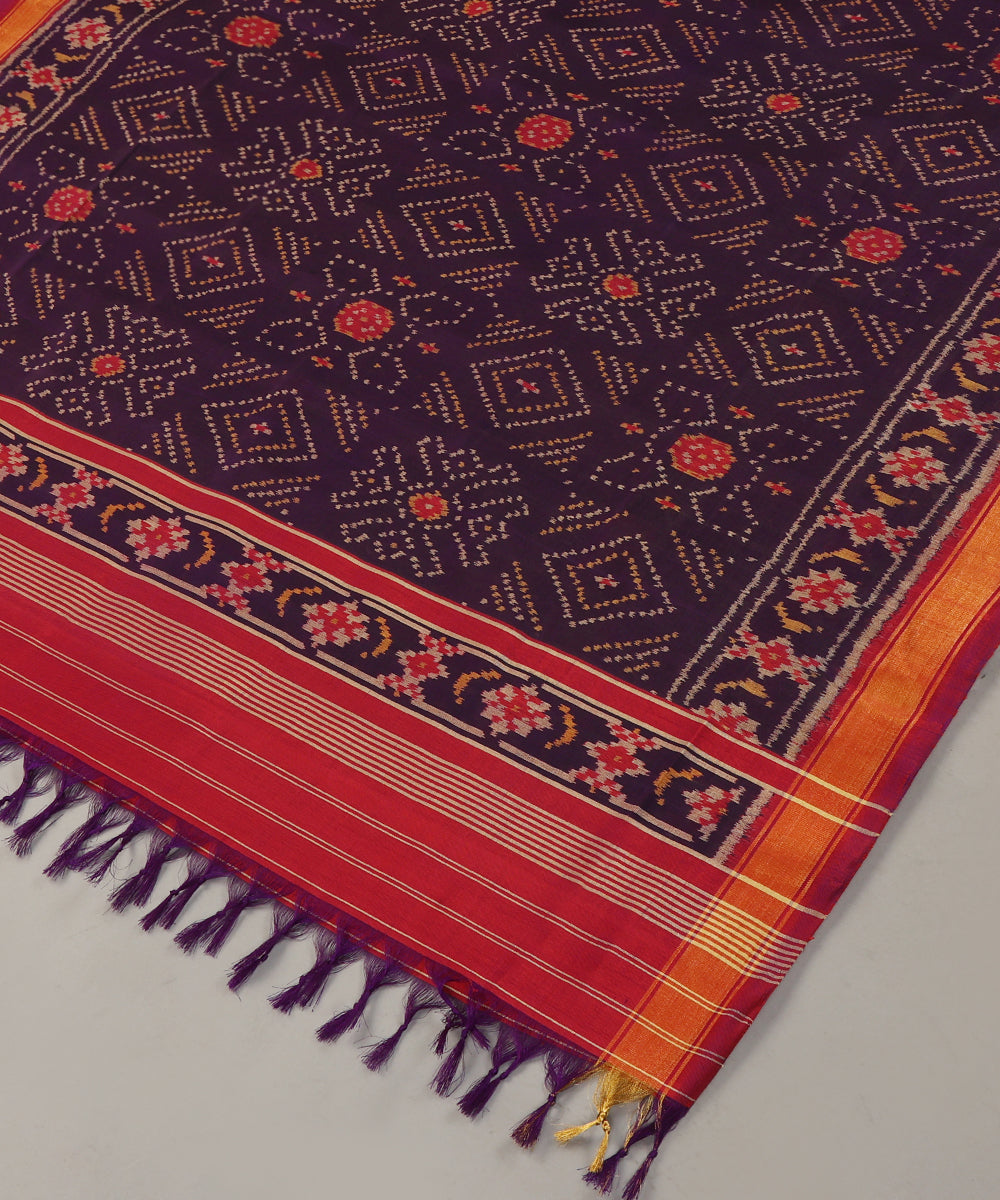 Handloom_Purple_Mulberry_Silk_Ikat_Patola_Dupatta_With_Maroon_Border_WeaverStory_05Handloom_Purple_Mulberry_Silk_Ikat_Patola_Dupatta_With_Maroon_Border_WeaverStory_03