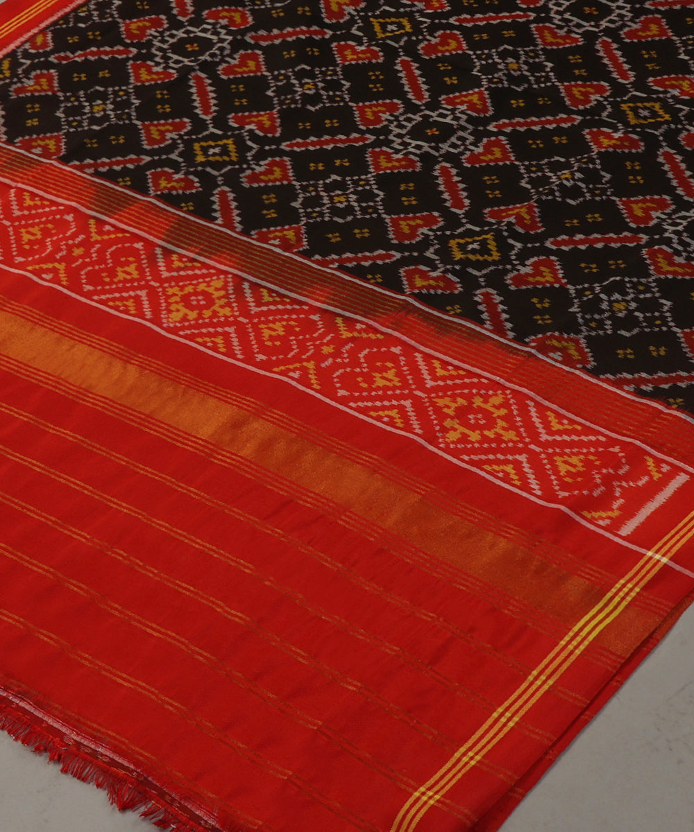 Handloom_Black_Mulberry_Silk_Ikat_Patola_Dupatta_With_Red_Border_Palla_WeaverStory_03