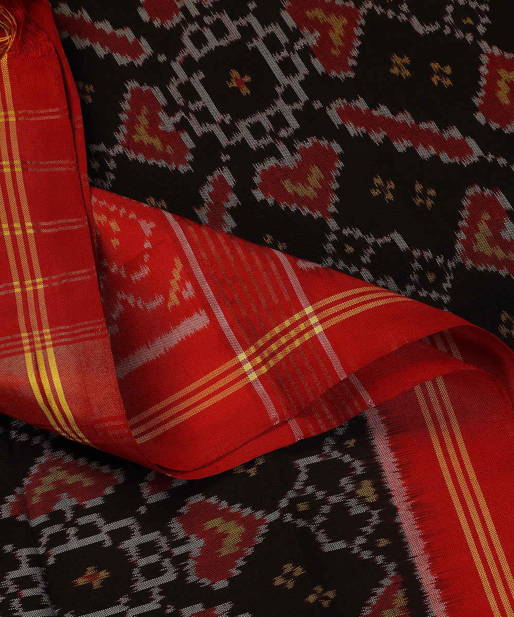 Handloom_Black_Mulberry_Silk_Ikat_Patola_Dupatta_With_Red_Border_Palla_WeaverStory_04