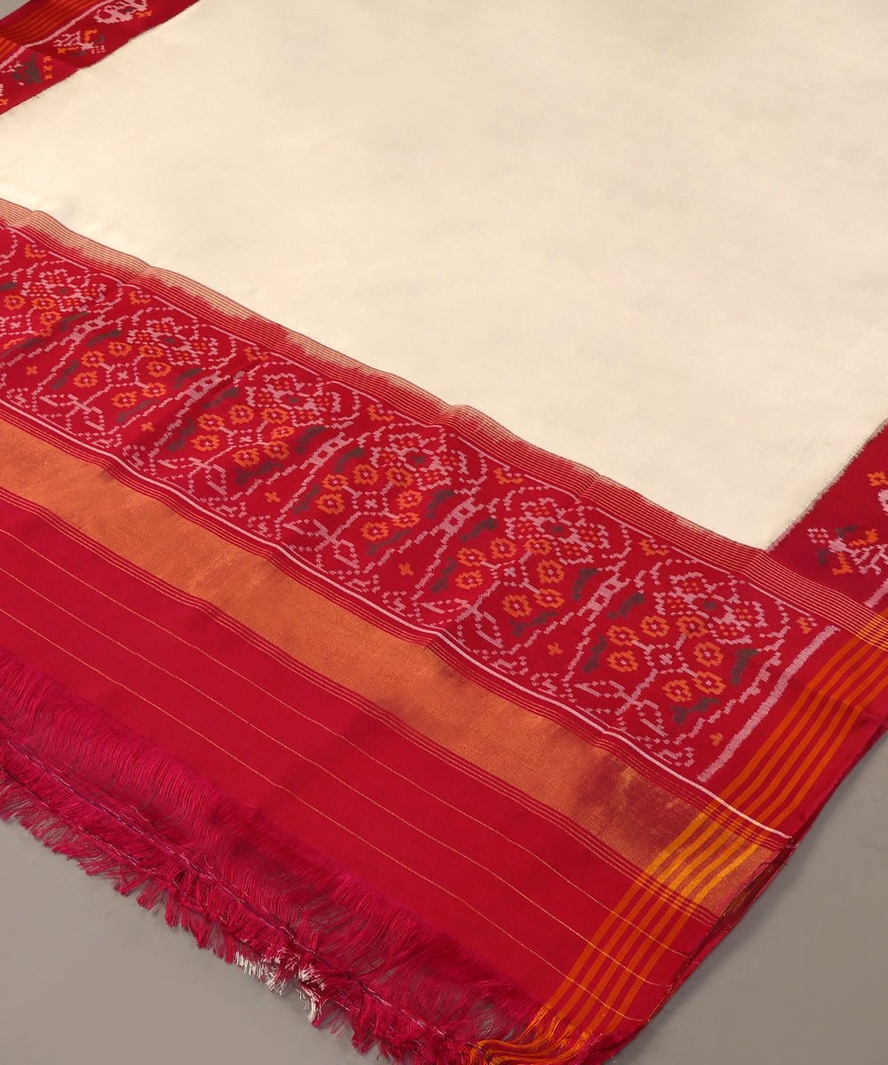 Handloom_Plain_White_Mulberry_Silk_Ikat_Patola_Dupatta_With_Pink_Border_Palla_WeaverStory_03