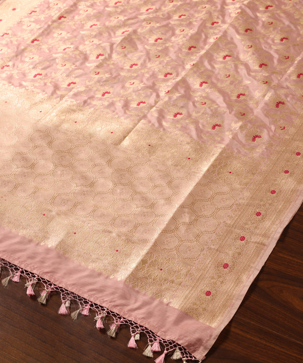 Handloom_Blush_Pink_Pure_Katan_Silk_Banarasi_Dupatta_With_Floral_Jaal_And_Pink_Meena_WeaverStory_03
