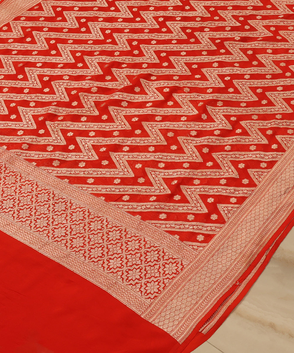 Red_Handloom_Pure_Banarasi_Georgette_Dupatta_With_Chevron_Motif_WeaverStory_03