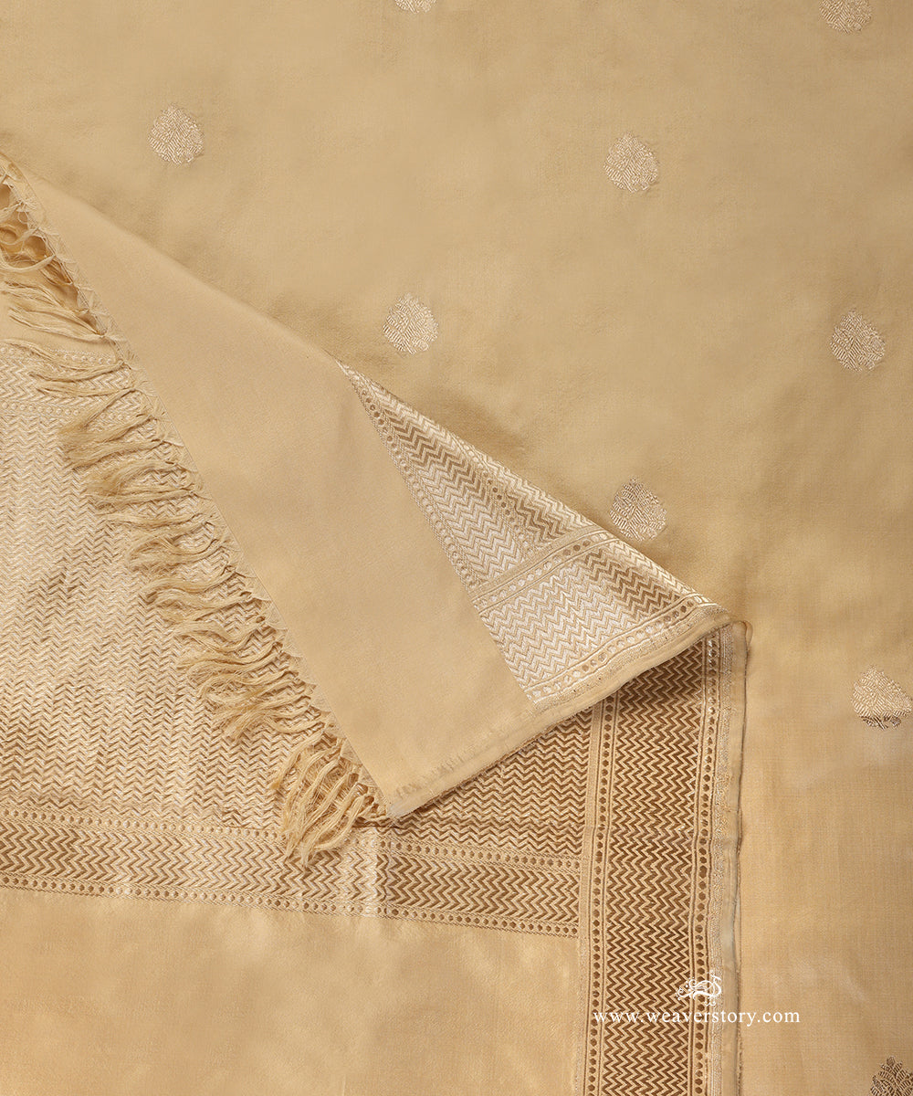 Beige_Handloom_Pure_Katan_Silk_Banarasi_Dupatta_With_Small_Kadhwa_Boota_WeaverStory_04