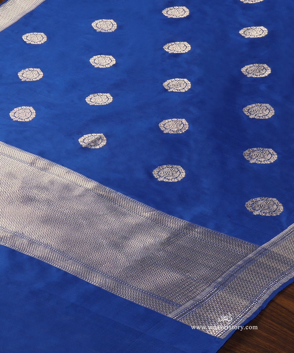 Electric_Blue_Handloom_Pure_Katan_Silk_Banarasi_Dupatta_With_Small_Kadhwa_Boota_And_Saffron_Border_WeaverStory_03