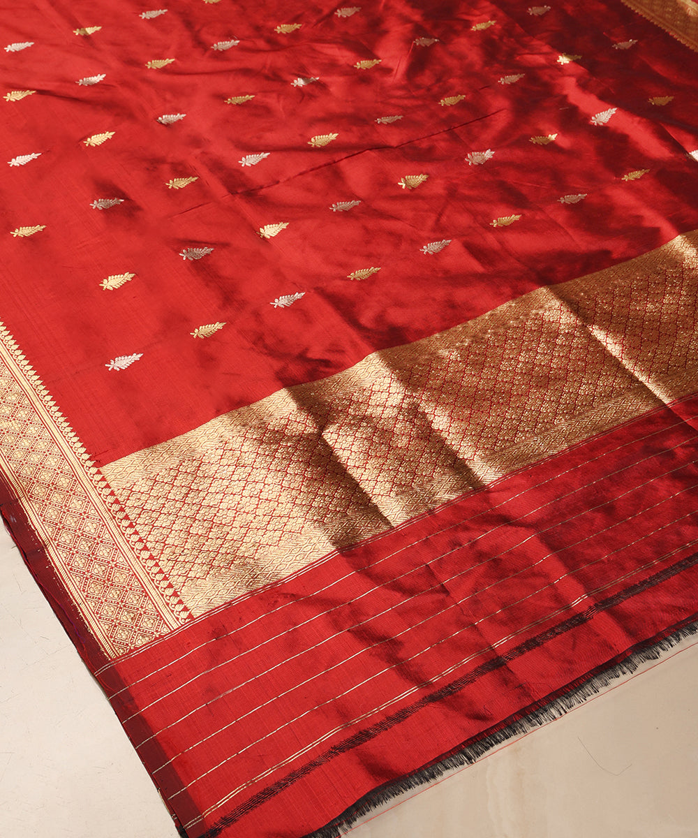 Maraoon_Handloom_Pure_Katan_Silk_Dupatta_With_Gold_Zari_Booti_WeaverStory_03
