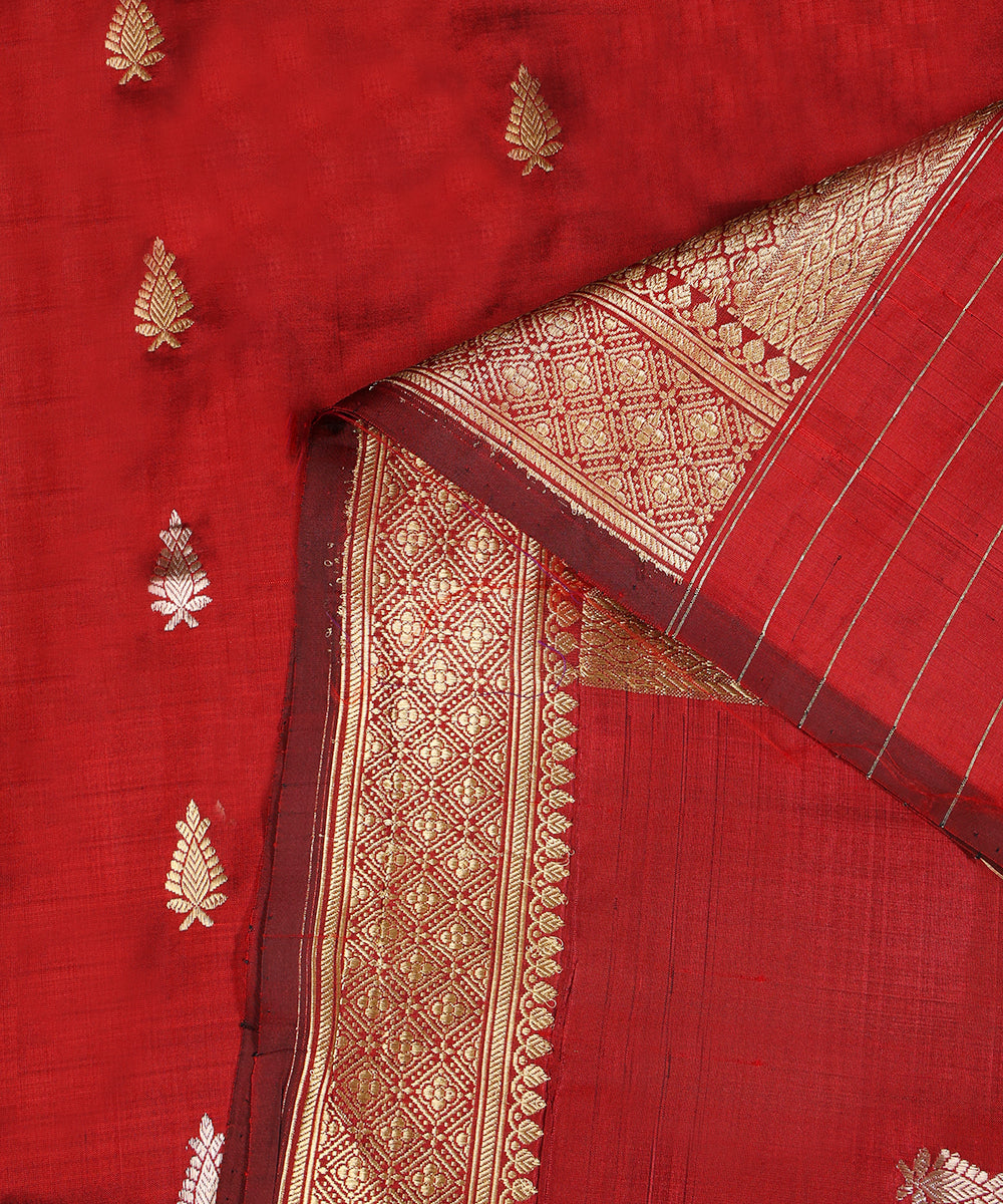 Maraoon_Handloom_Pure_Katan_Silk_Dupatta_With_Gold_Zari_Booti_WeaverStory_04