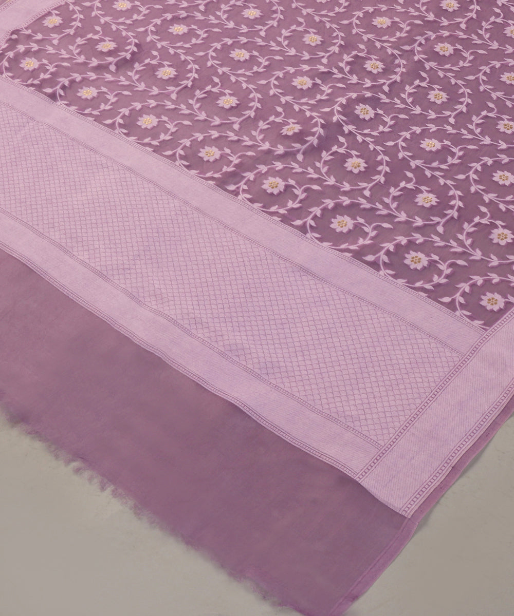Purple_Handloom_Pure_Kora_Silk_Banarasi_Dupatta_With_Floral_Jaal_WeaverStory_03