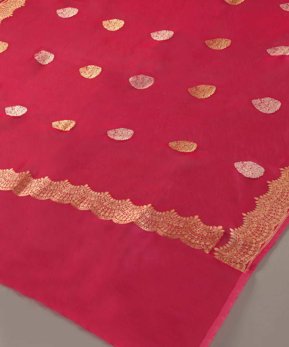 Handloom_Pink_Pure_Kora_Silk_Banarasi_Dupatta_With_Kadhwa_Booti_And_Scalloped_Border_WeaverStory_03