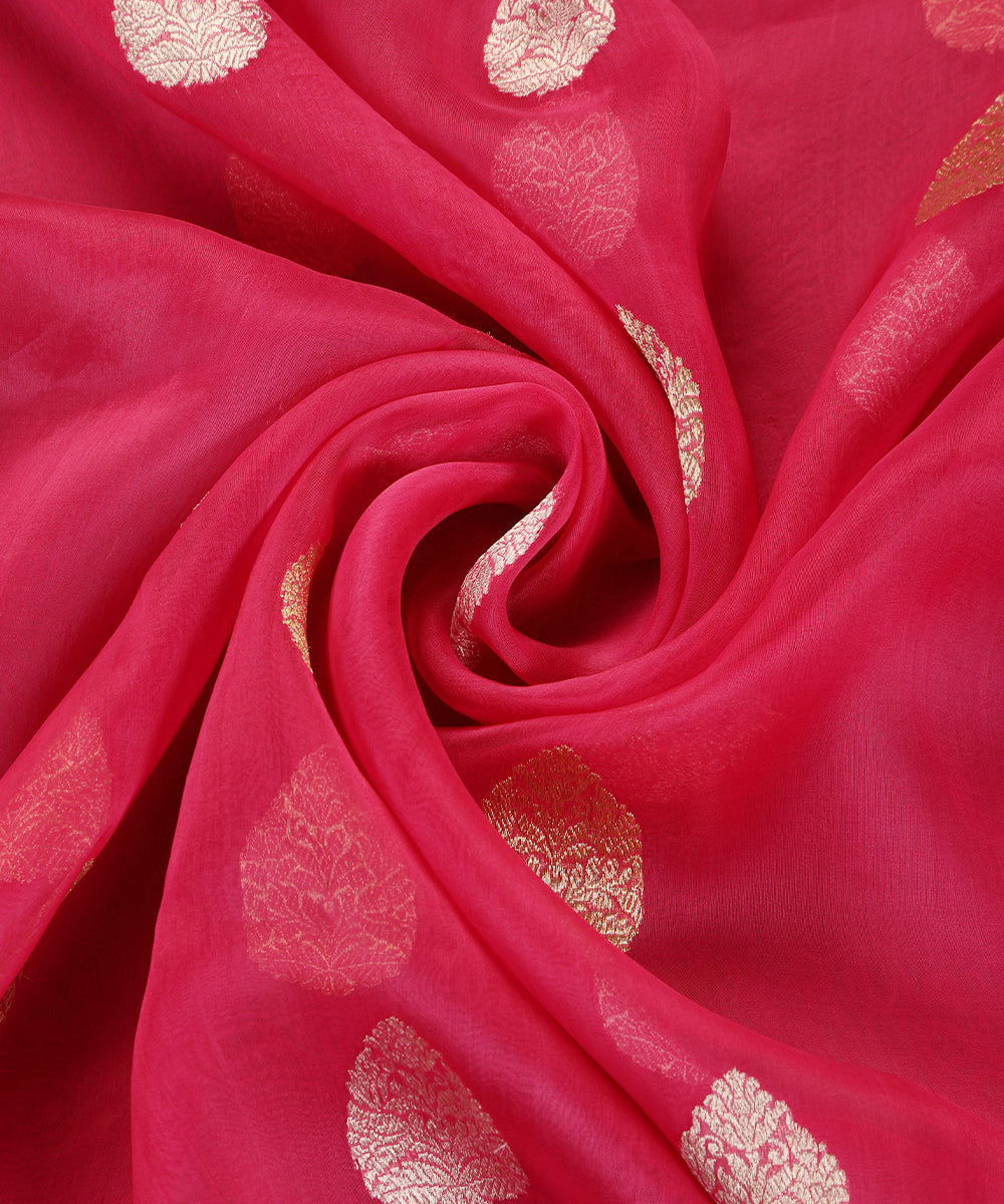 Handloom_Pink_Pure_Kora_Silk_Banarasi_Dupatta_With_Kadhwa_Booti_And_Scalloped_Border_WeaverStory_05