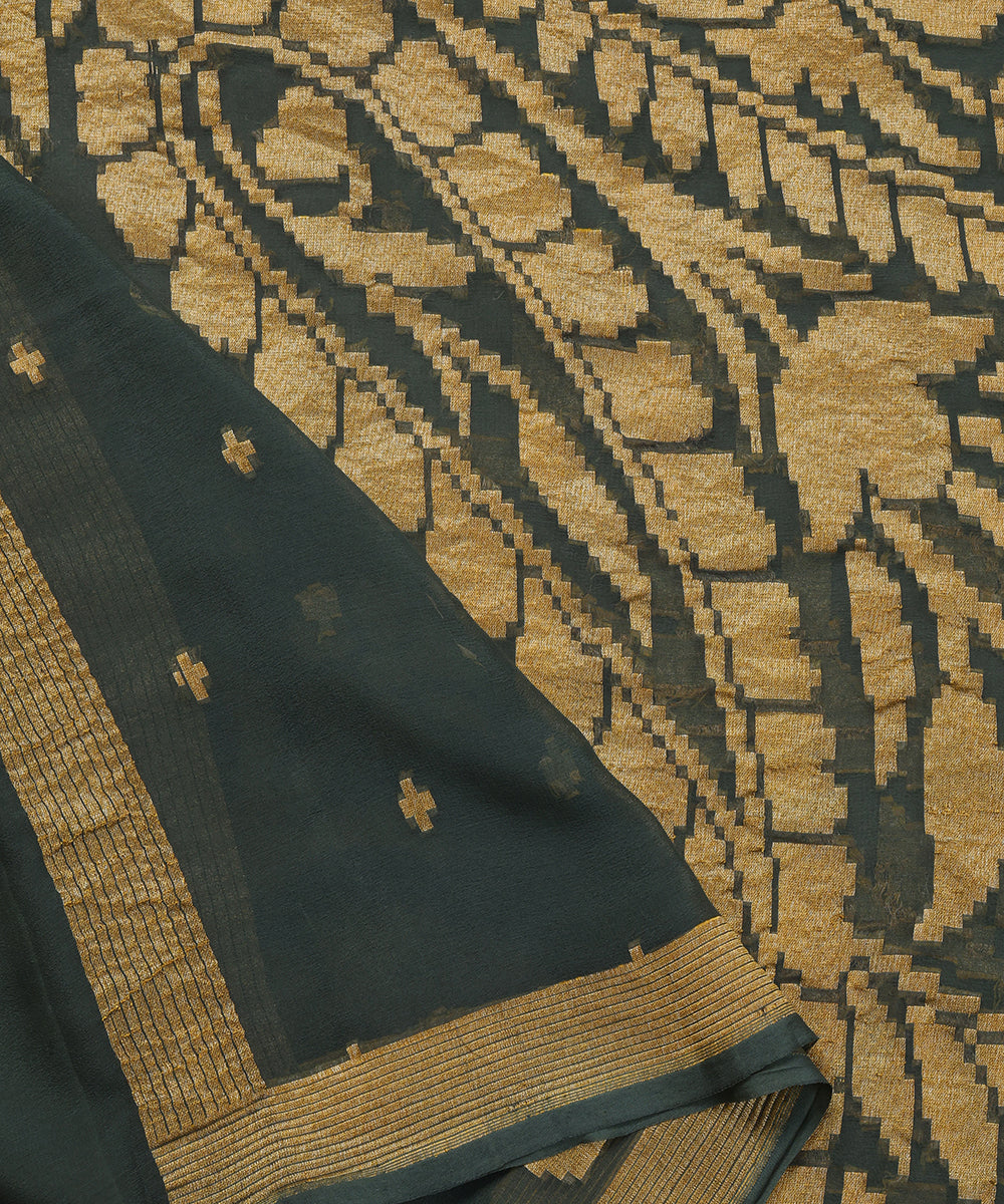 Grey_Handloom_Georgette_Banarasi_Dupatta_With_Small_Booti_And_Copper_Zari_WeaverStory_04