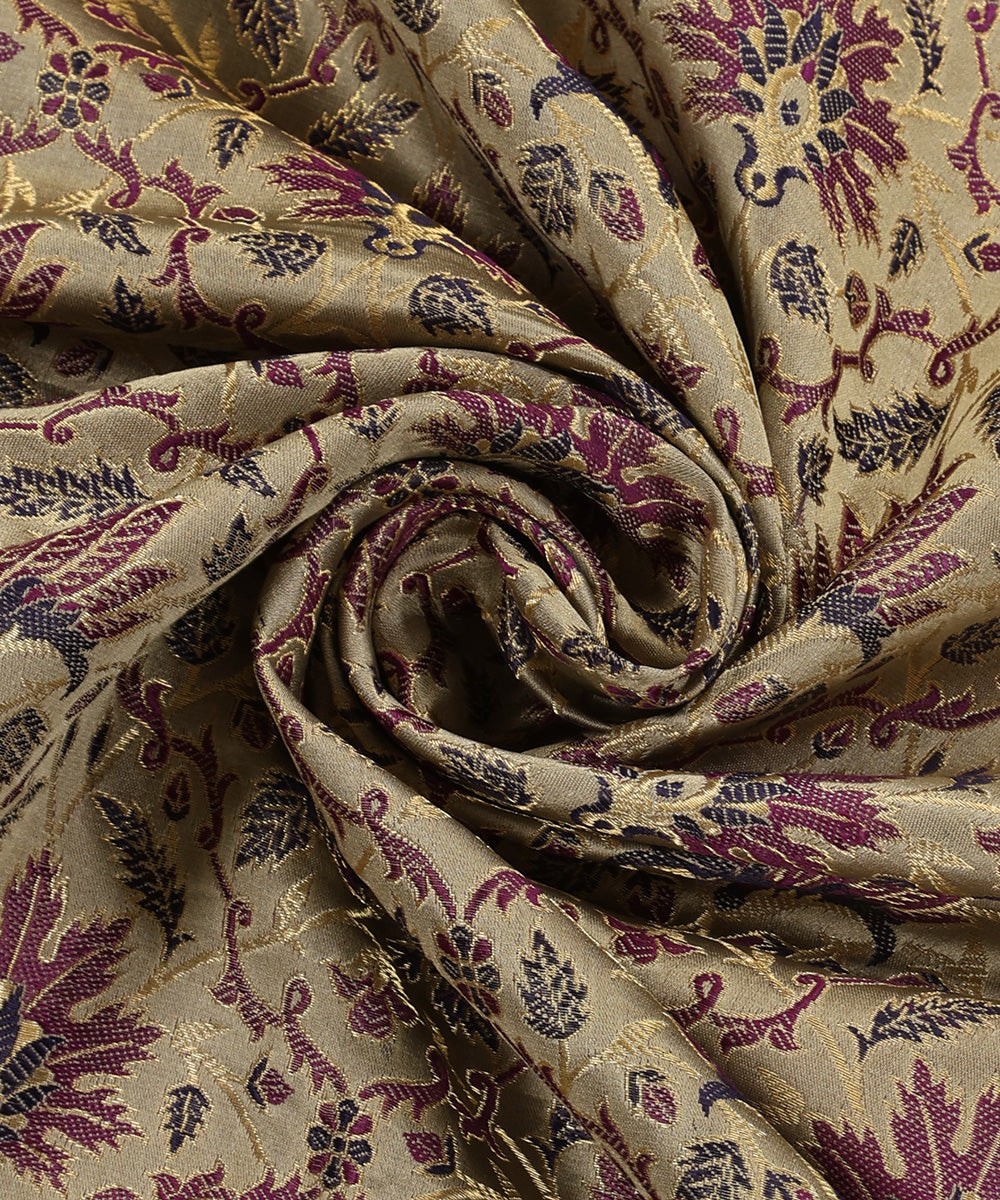 Handloom_Grey_Pure_Katan_Silk_Jamawar_Banarasi_Fabric_WeaverStory_05