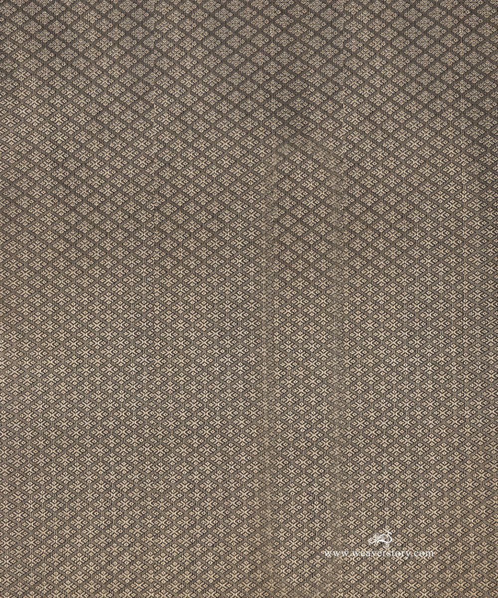 Black_Handloom_Pure_Katna_Silk_With_Tissue_Kimkhab_Banarasi_Fabric_Barfi_Motif_WeaverStory_02