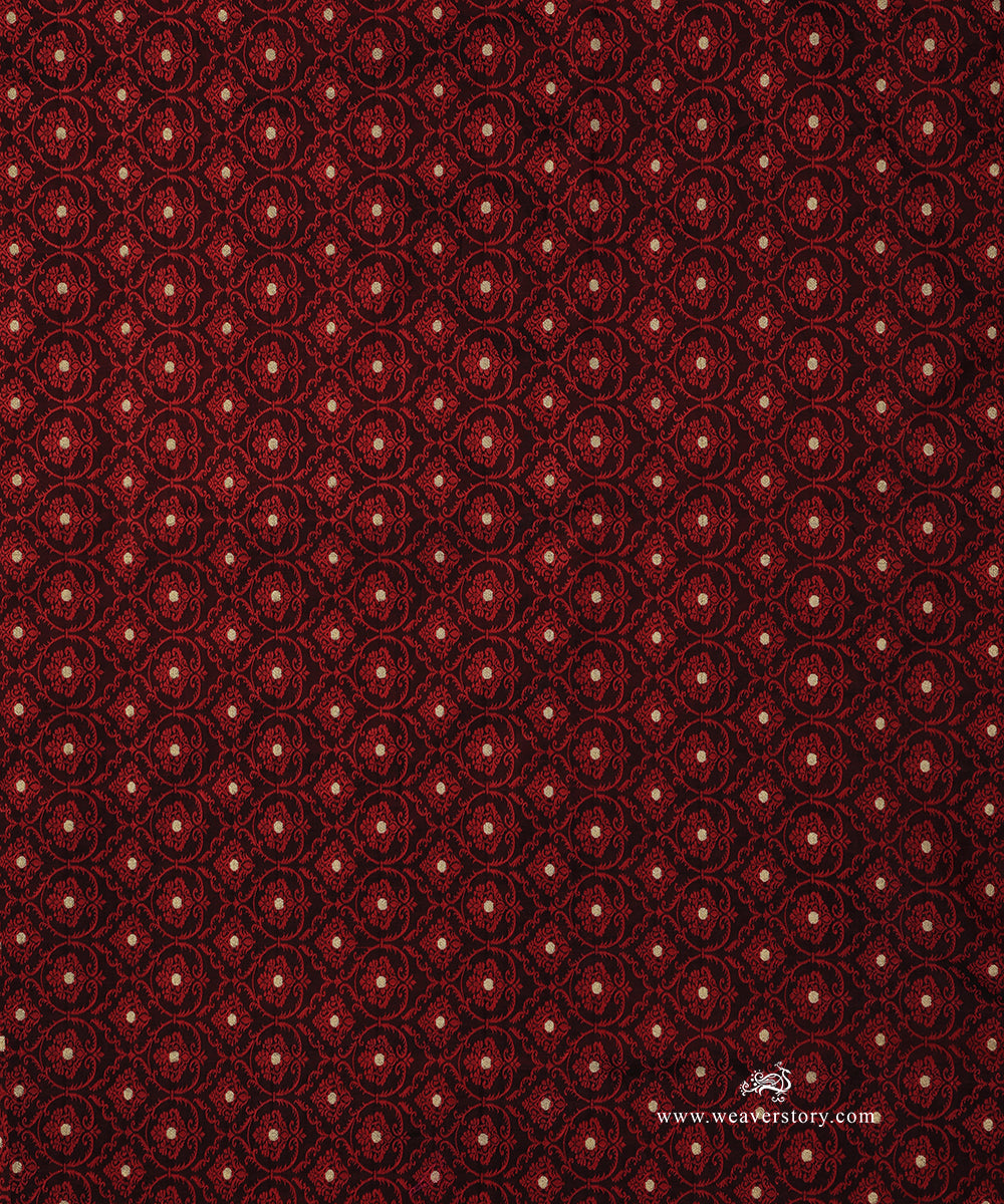 Maroon_And_Black_Handloom_Pure_Katan_Silk_Tanchoi_Banarasi_Fabric_With_Zari_Booti_WeaverStory_02