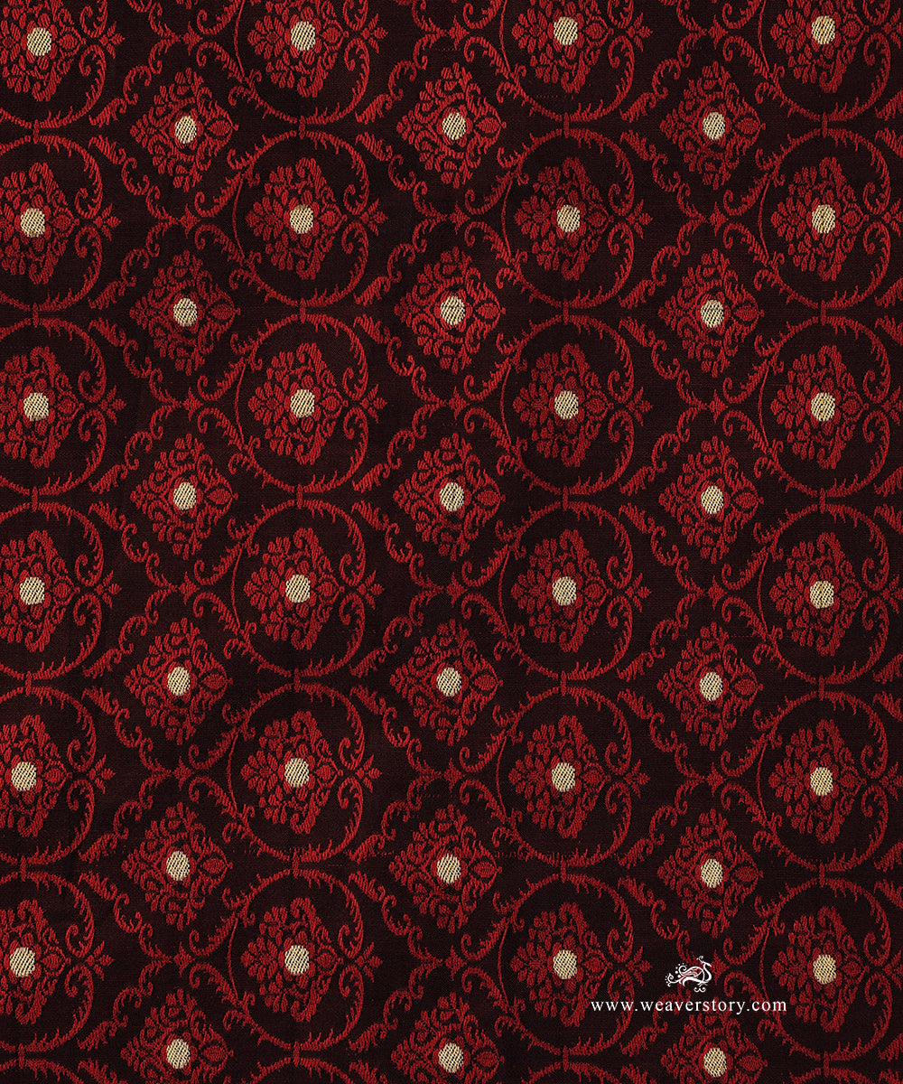 Maroon_And_Black_Handloom_Pure_Katan_Silk_Tanchoi_Banarasi_Fabric_With_Zari_Booti_WeaverStory_03