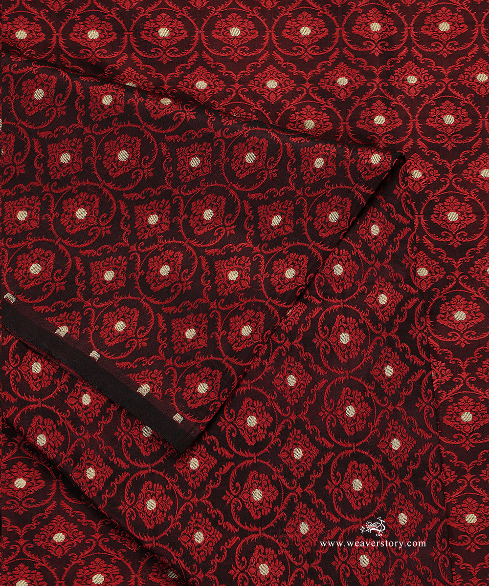 Maroon_And_Black_Handloom_Pure_Katan_Silk_Tanchoi_Banarasi_Fabric_With_Zari_Booti_WeaverStory_04