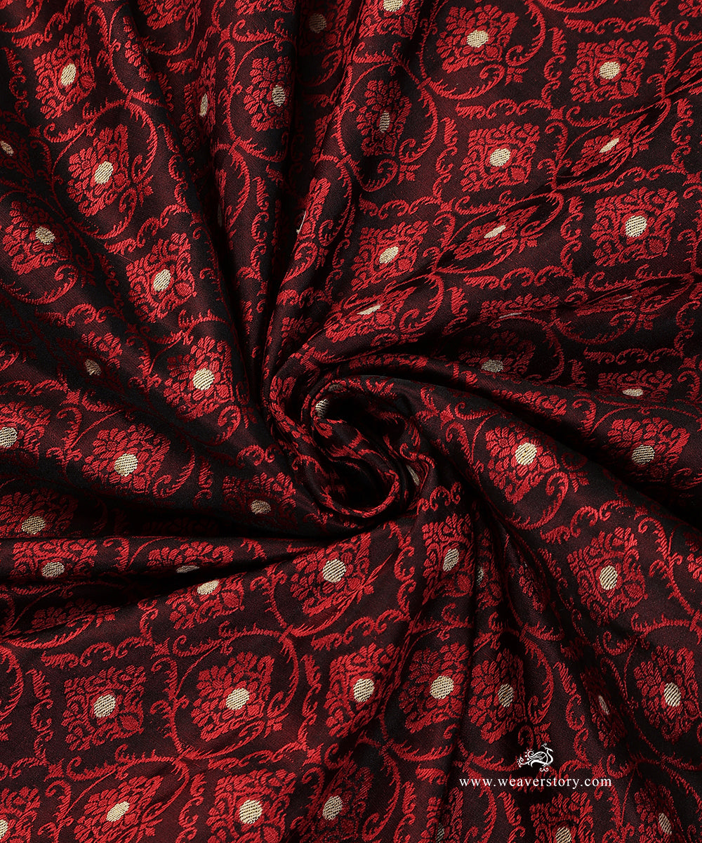 Maroon_And_Black_Handloom_Pure_Katan_Silk_Tanchoi_Banarasi_Fabric_With_Zari_Booti_WeaverStory_05