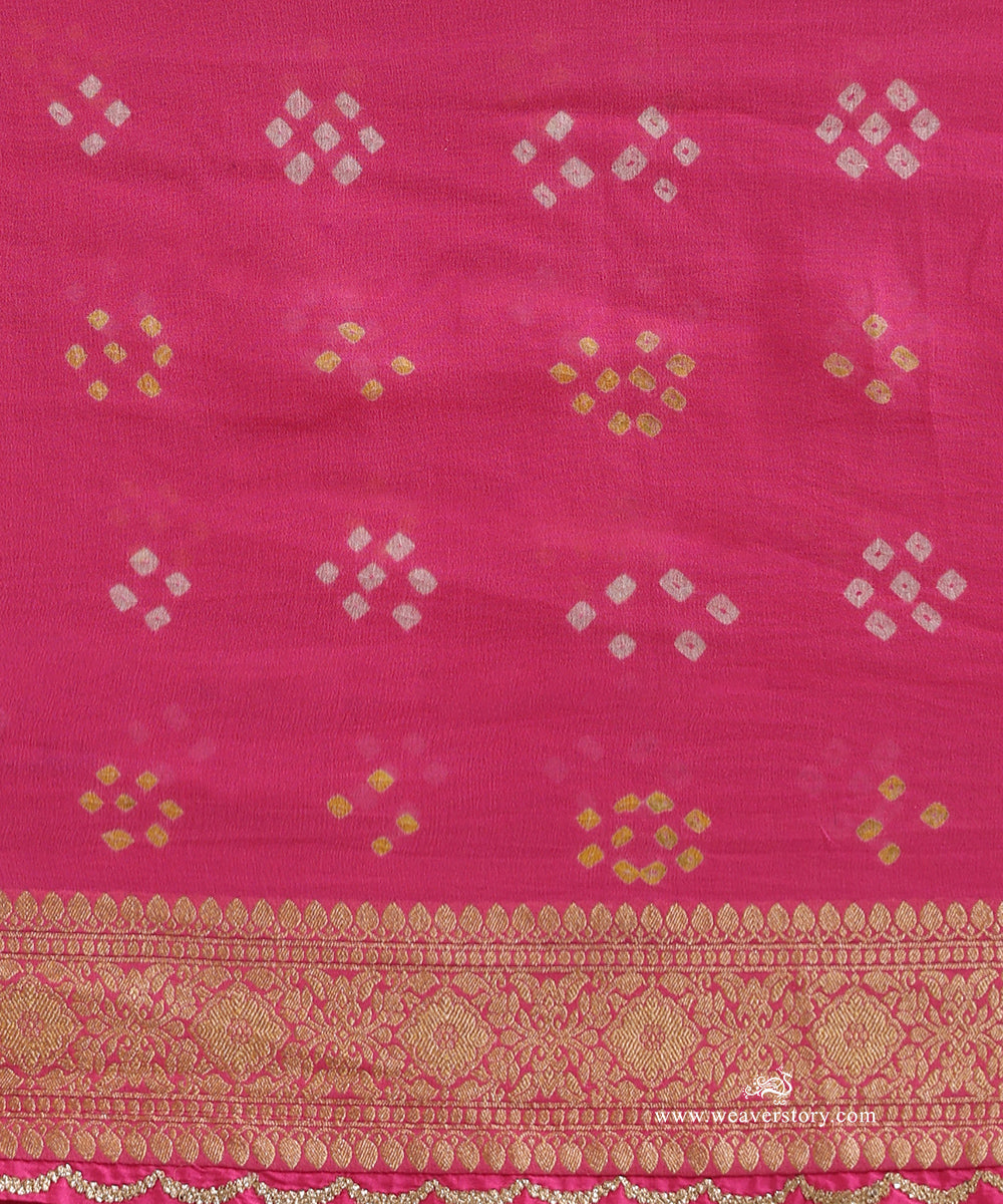 Pink_And_Grey_Handloom_Pure_Georgette_Bandhani_Saree_With_Zari_Checks_And_Extender_Border_WeaverStory_05