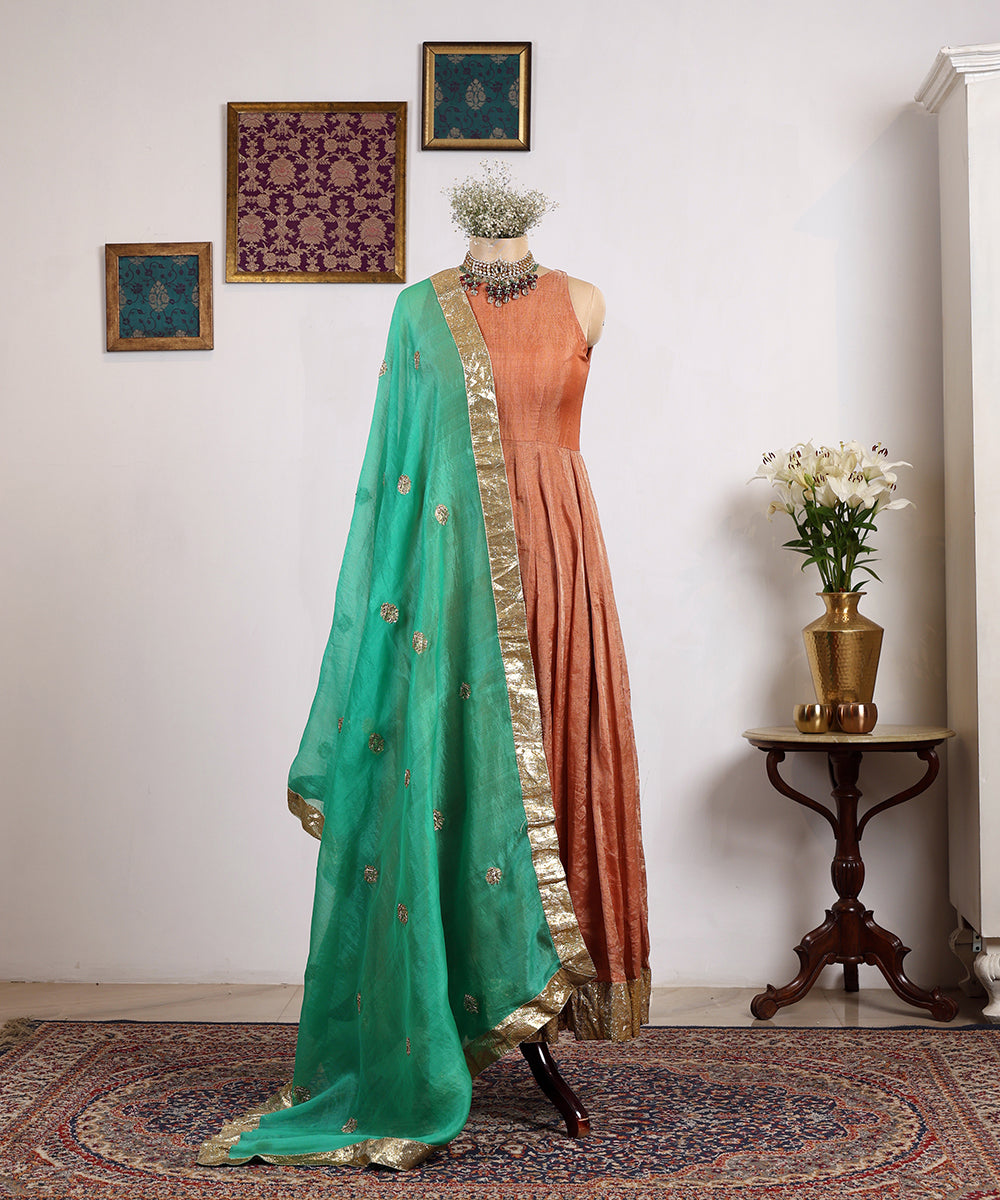 Rama_Green_Handloom_Organza_Dupatta_With_Booti_Embroidery_And_Lapa_Finishing_WeaverStory_01