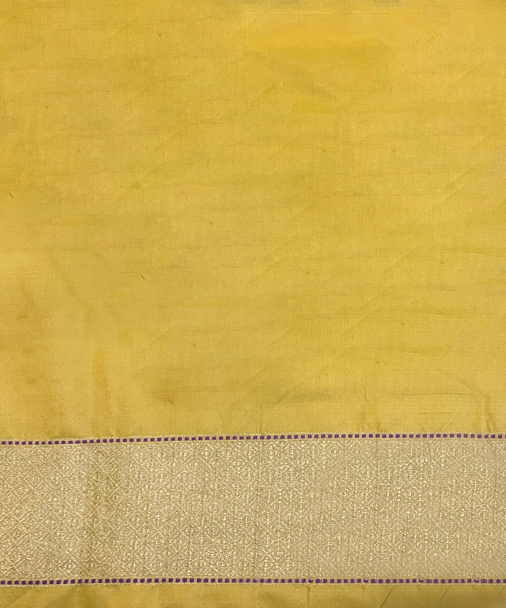 Handloom Red Pure Satin Silk Tanchoi Banarasi Saree With Woven Birds Motifs