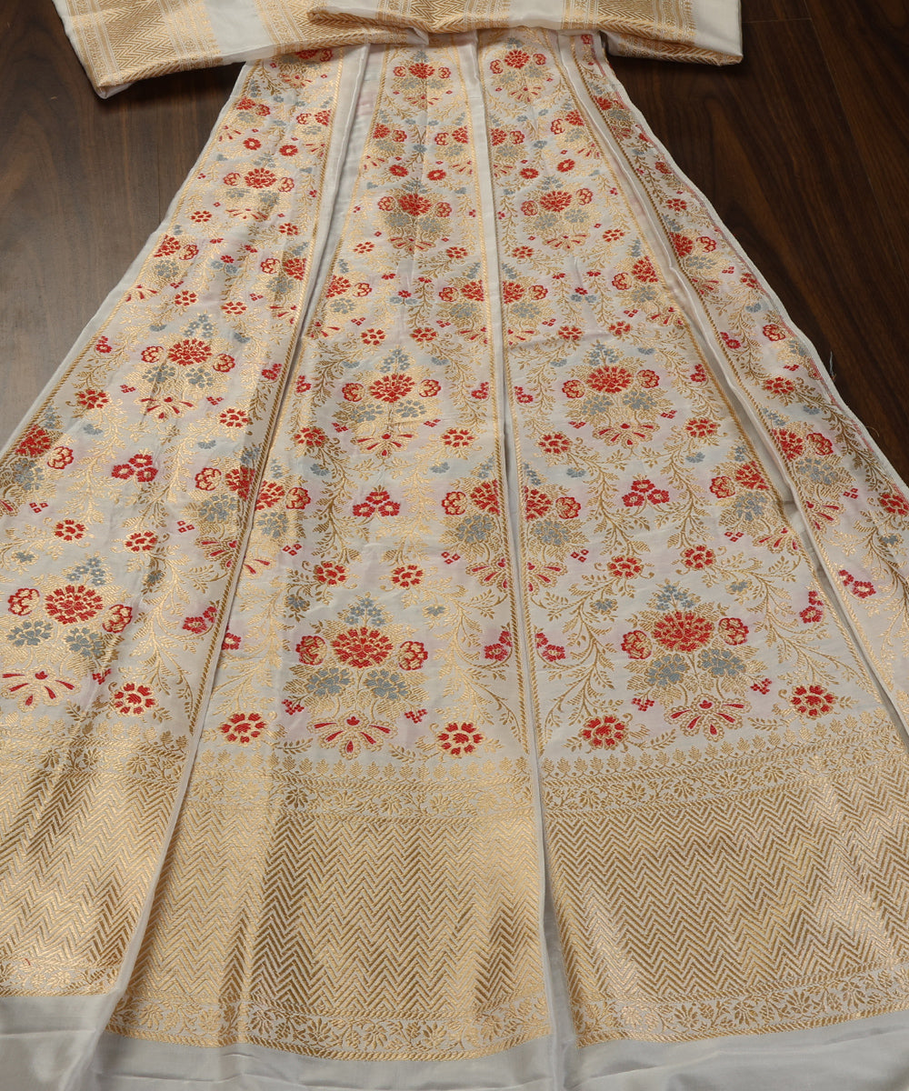 White_Handloom_Pure_Katan_Silk_Banarasi_Lehenga_With_Red_Kadhwa_Meenakari_WeaverStory_02