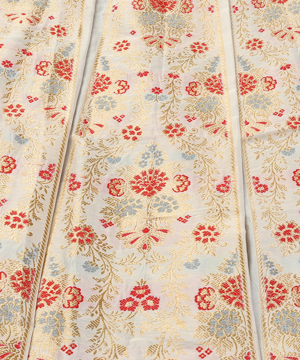 White_Handloom_Pure_Katan_Silk_Banarasi_Lehenga_With_Red_Kadhwa_Meenakari_WeaverStory_04