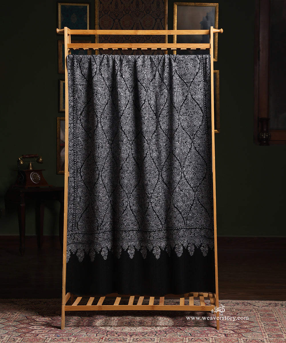 Black_And_White_Pure_Pashmina_Shawl_With_Sozinikari_Needle_Work_WeaverStory_02