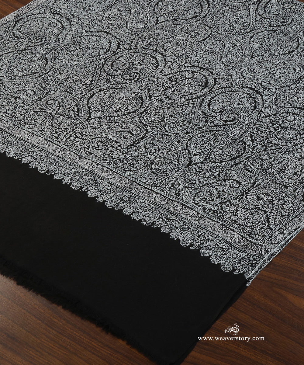 Black_And_White_Pure_Pashmina_Shawl_With_Sozinikari_Needle_Work_WeaverStory_04