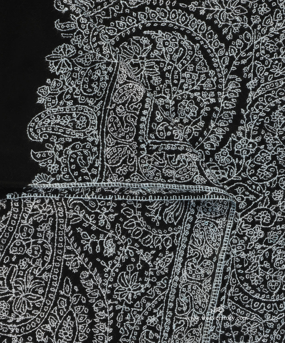 Black_And_White_Pure_Pashmina_Shawl_With_Sozinikari_Needle_Work_WeaverStory_05