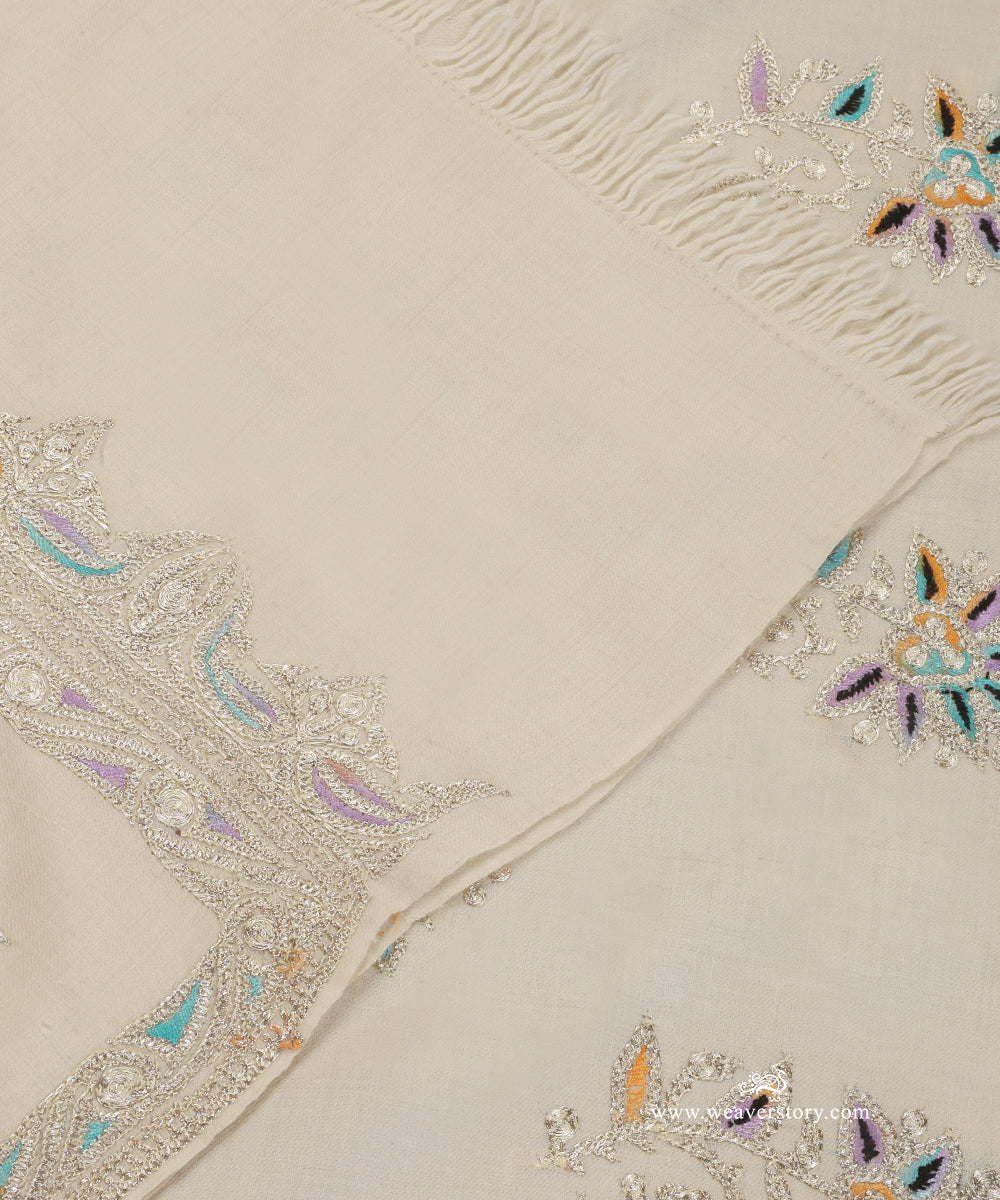 Off-White_Pure_Pashmina_Shawl_With_Tilla_Resham_Needlework_WeaverStory_05