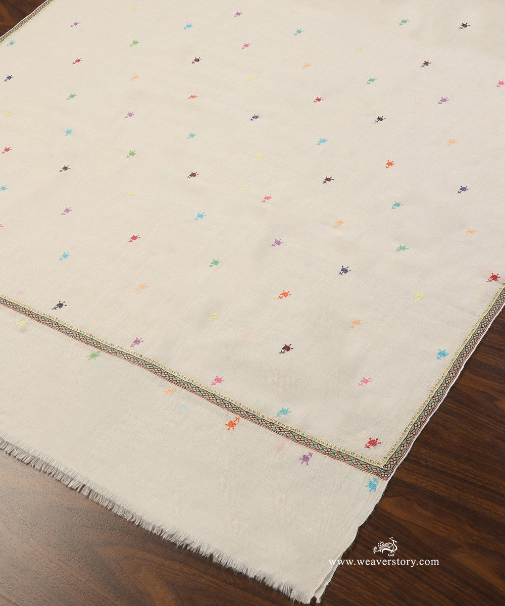 Off_White_Pure_Pashmina_Shawl_With_Booti_Border_WeaverStory_04