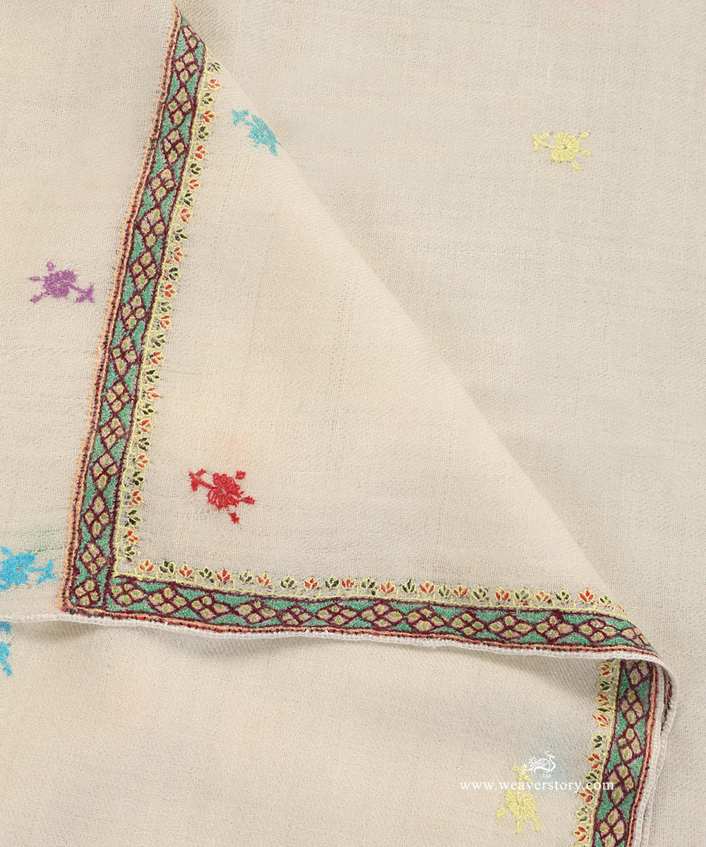 Off_White_Pure_Pashmina_Shawl_With_Booti_Border_WeaverStory_05