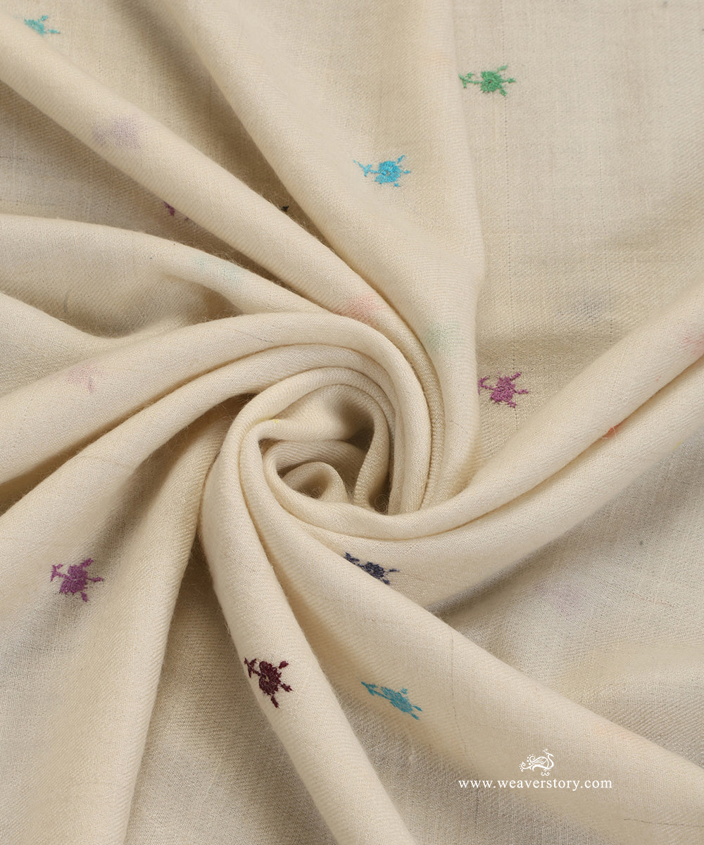 Off_White_Pure_Pashmina_Shawl_With_Booti_Border_WeaverStory_06