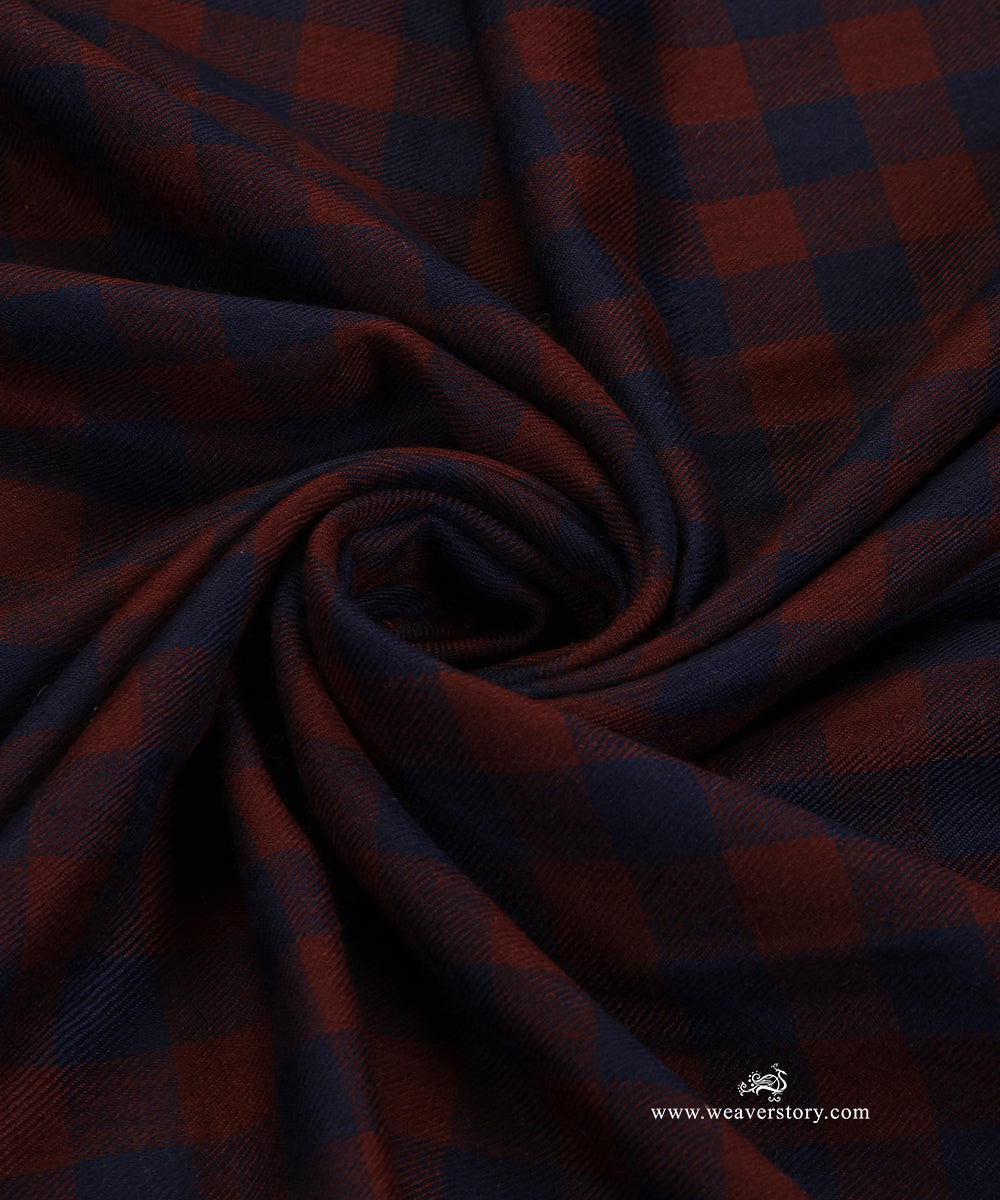 Blue_And_Maroon_Checkered_Pure_Pashmina_Shawl_With_Ikat_Weaving_WeaverStory_06