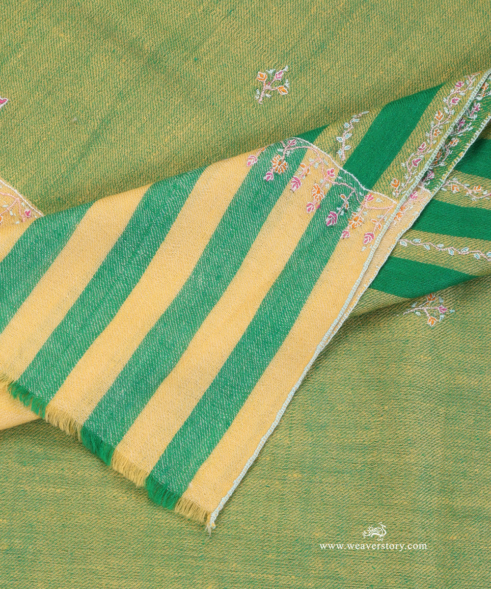 Green_Pure_Pashmina_Shawl_With_Ikat_Weaving_And_Soznikari_Booti_WeaverStory_05